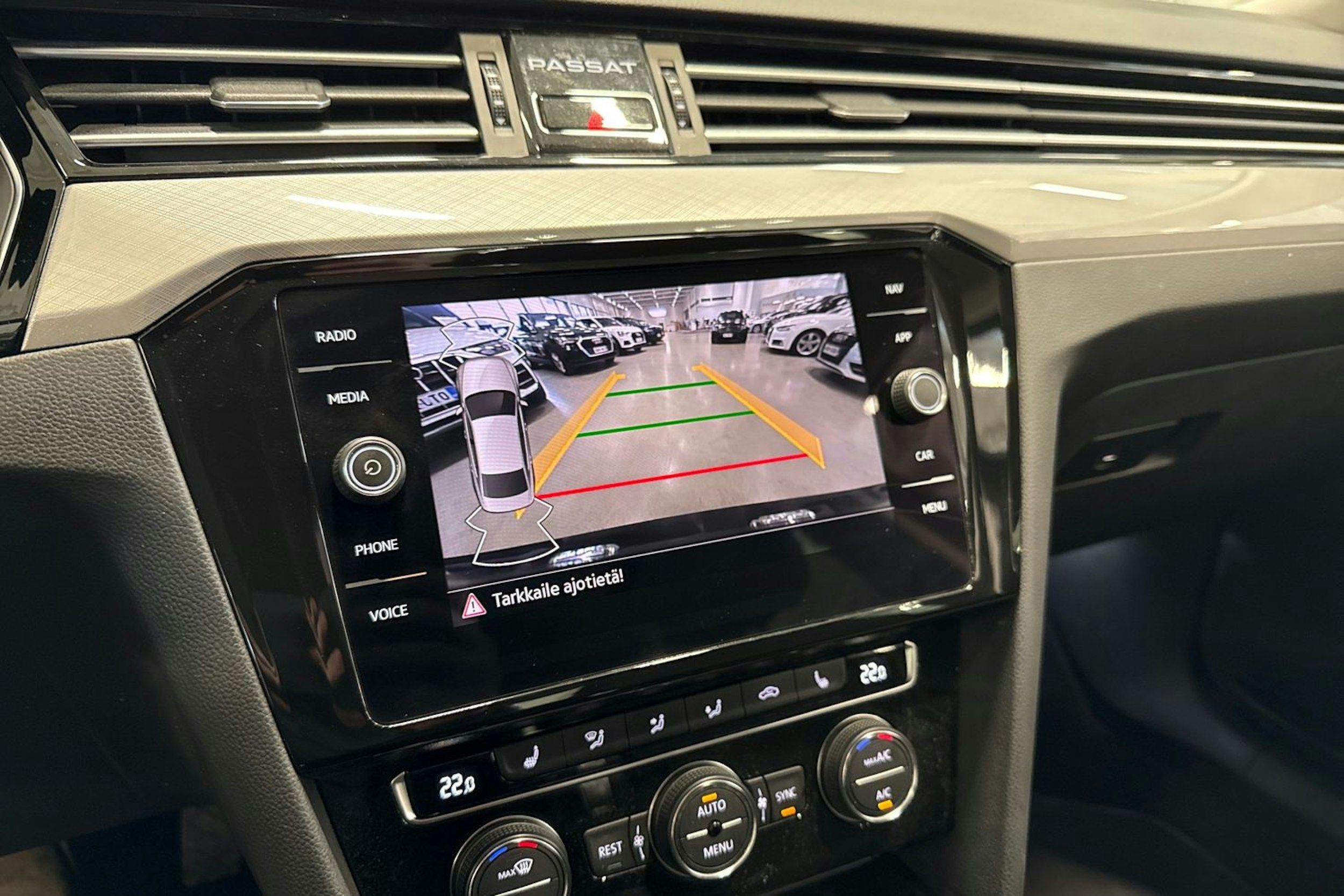 harmaa Volkswagen Passat 2020 kuva 23.