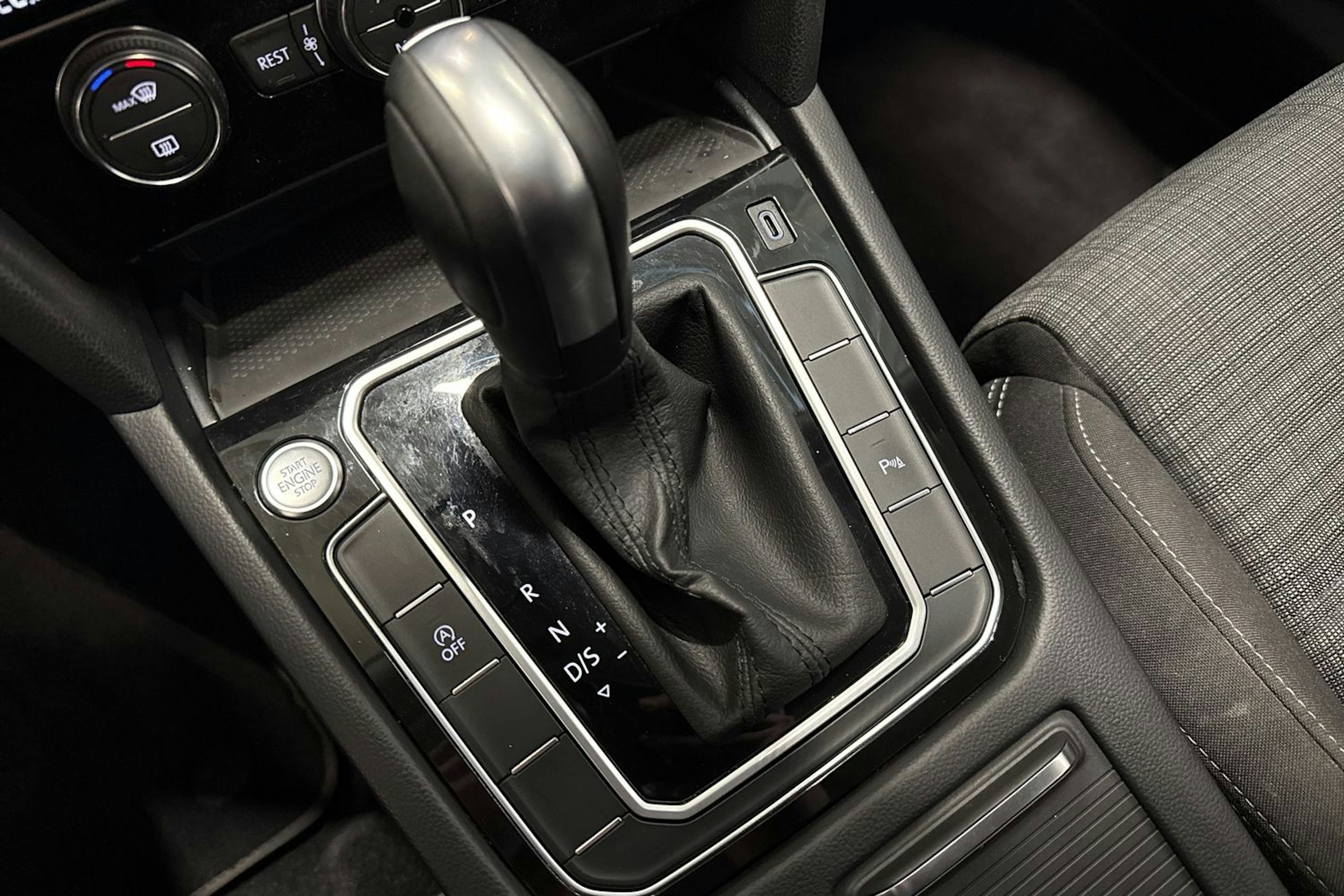 harmaa Volkswagen Passat 2020 kuva 27.