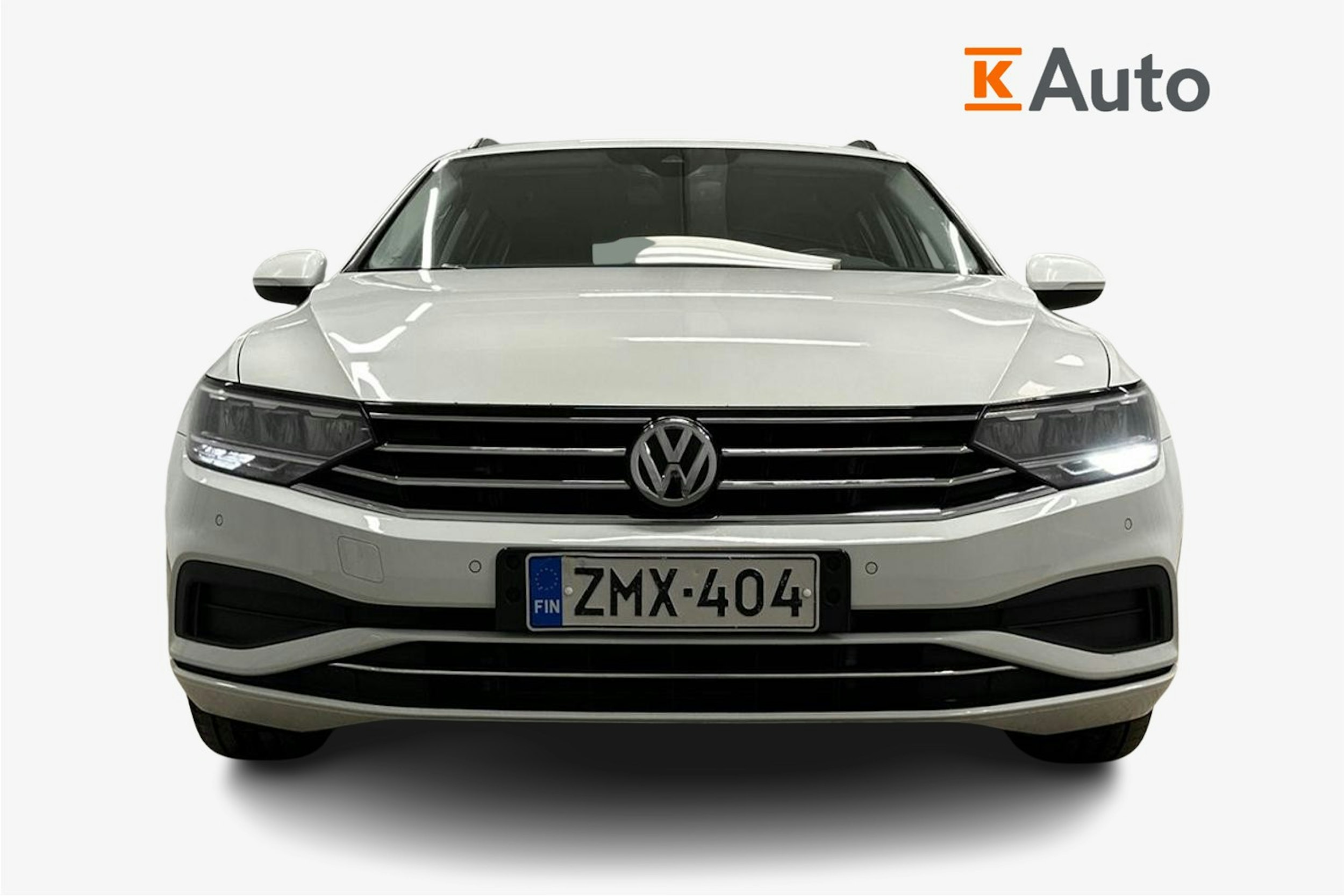 valkoinen Volkswagen Passat 2020 kuva 4.