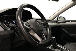 valkoinen Volkswagen Passat 2020 kuva 6.