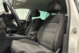 valkoinen Volkswagen Passat 2020 kuva 11.