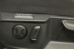 valkoinen Volkswagen Passat 2020 kuva 12.