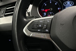 valkoinen Volkswagen Passat 2020 kuva 14.