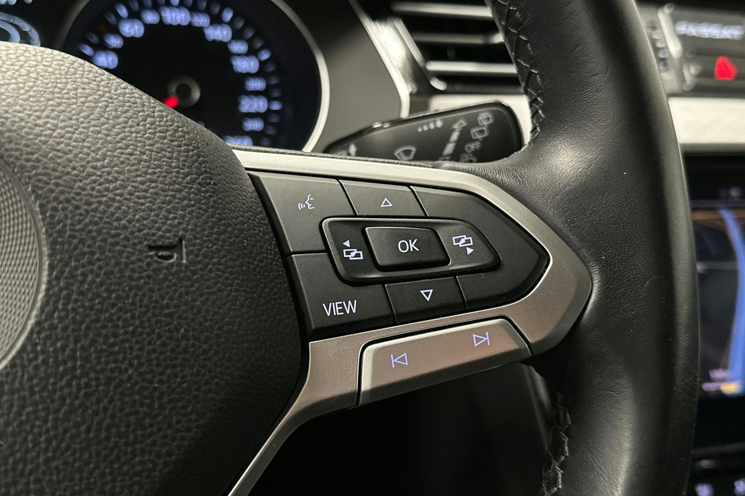 valkoinen Volkswagen Passat 2020 kuva 15.