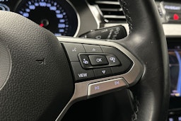 valkoinen Volkswagen Passat 2020 kuva 15.