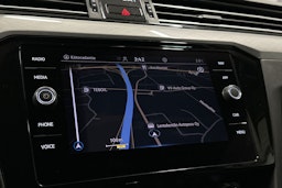 valkoinen Volkswagen Passat 2020 kuva 17.
