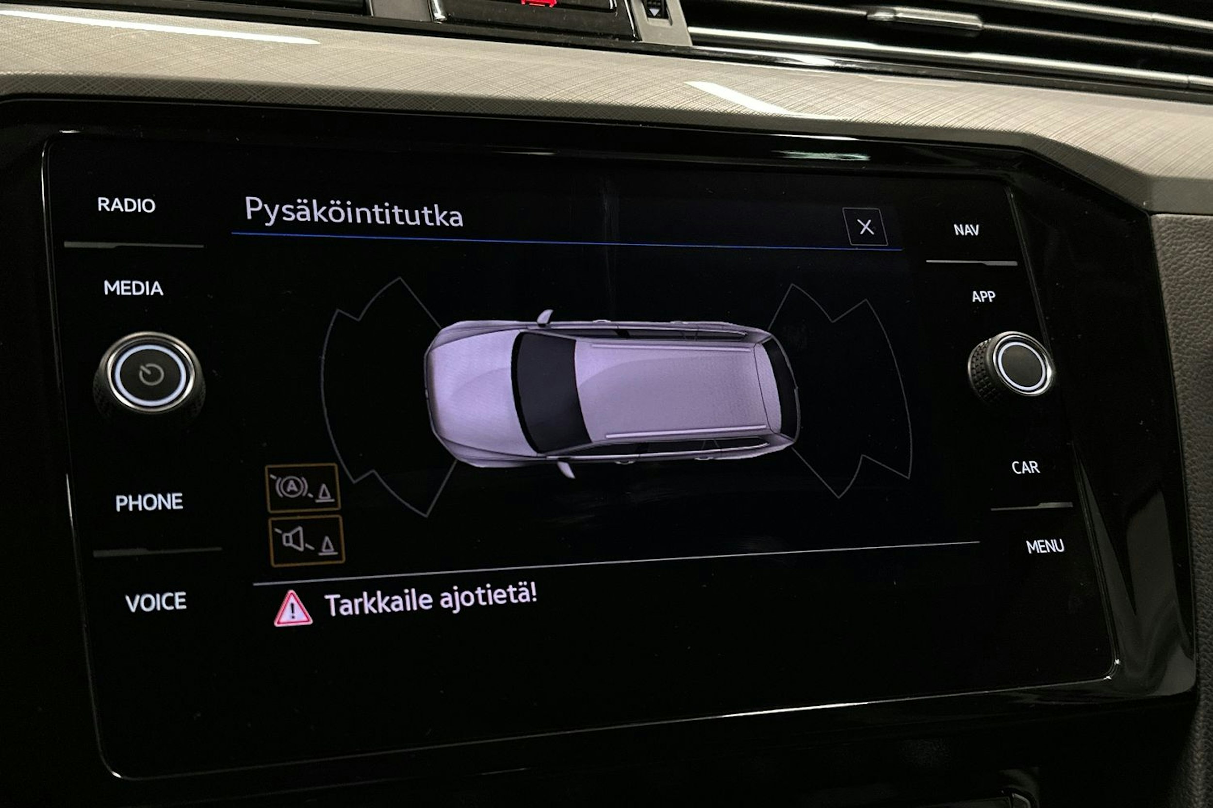valkoinen Volkswagen Passat 2020 kuva 19.