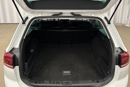 valkoinen Volkswagen Passat 2020 kuva 25.
