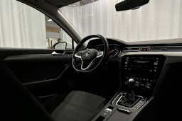 valkoinen Volkswagen Passat 2020 kuva 26.