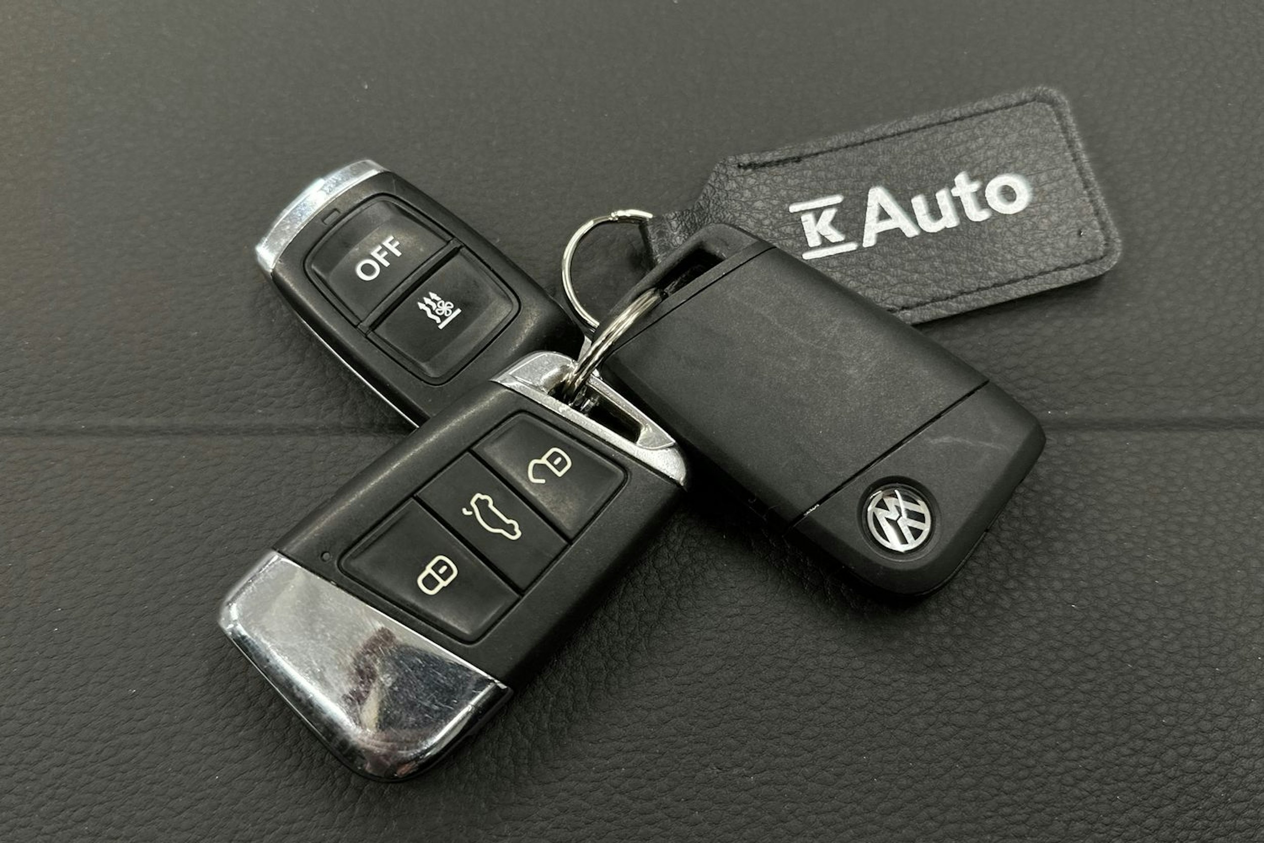 valkoinen Volkswagen Passat 2020 kuva 27.