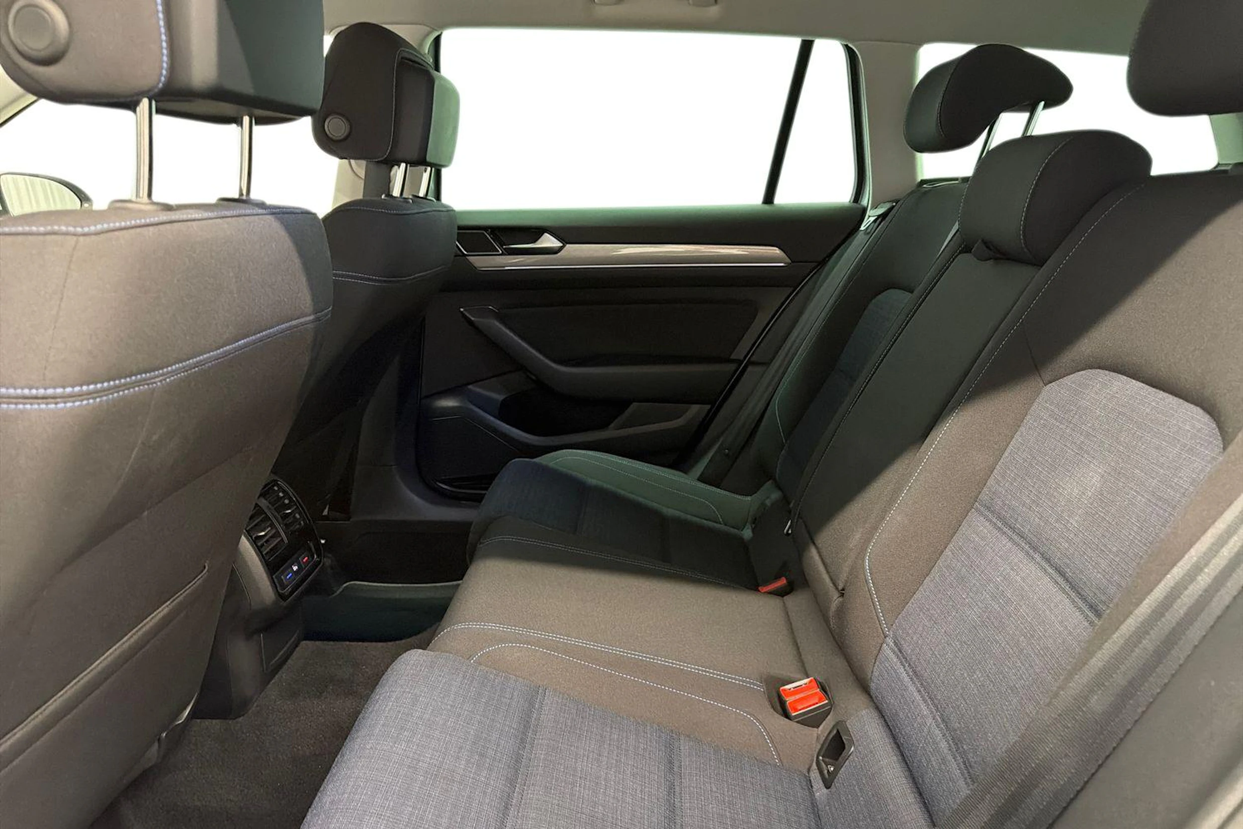 hopea Volkswagen Passat 2020 kuva 8.