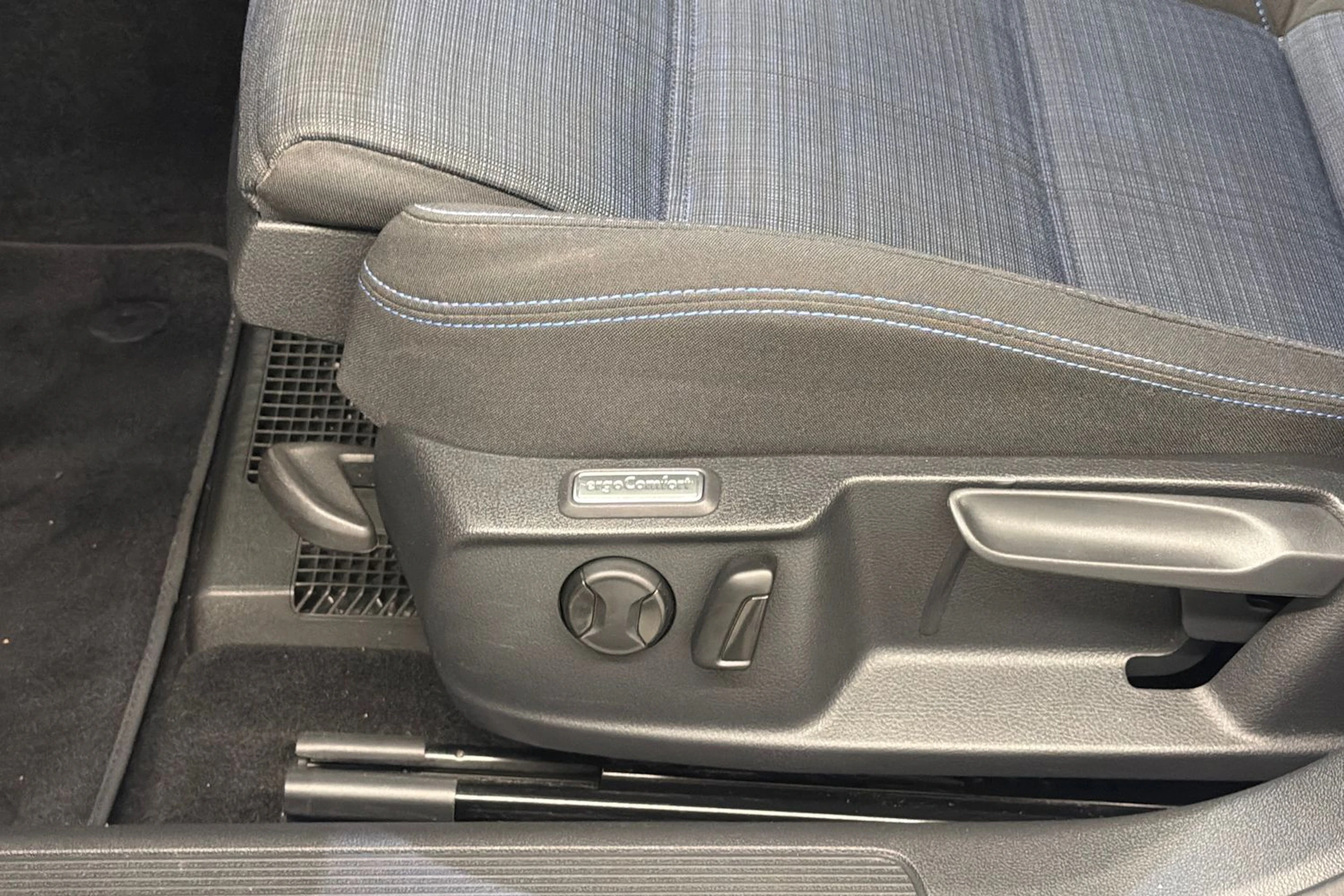 hopea Volkswagen Passat 2020 kuva 16.