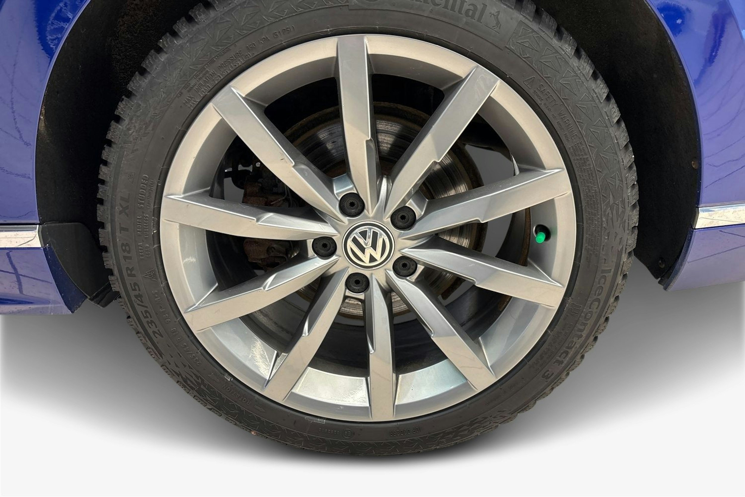 sininen Volkswagen Passat 2020 kuva 11.