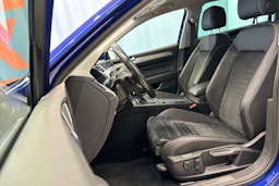 sininen Volkswagen Passat 2020 kuva 14.