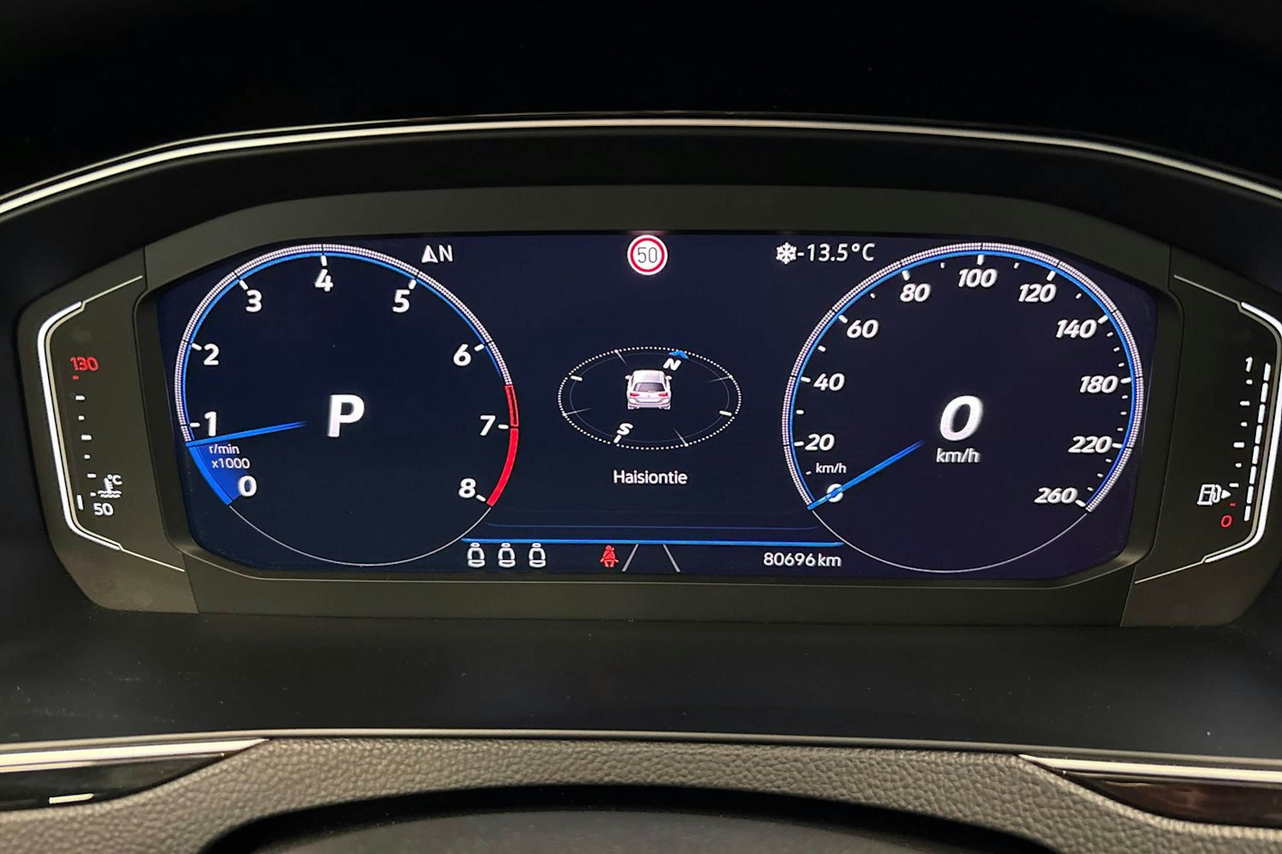 sininen Volkswagen Passat 2020 kuva 17.