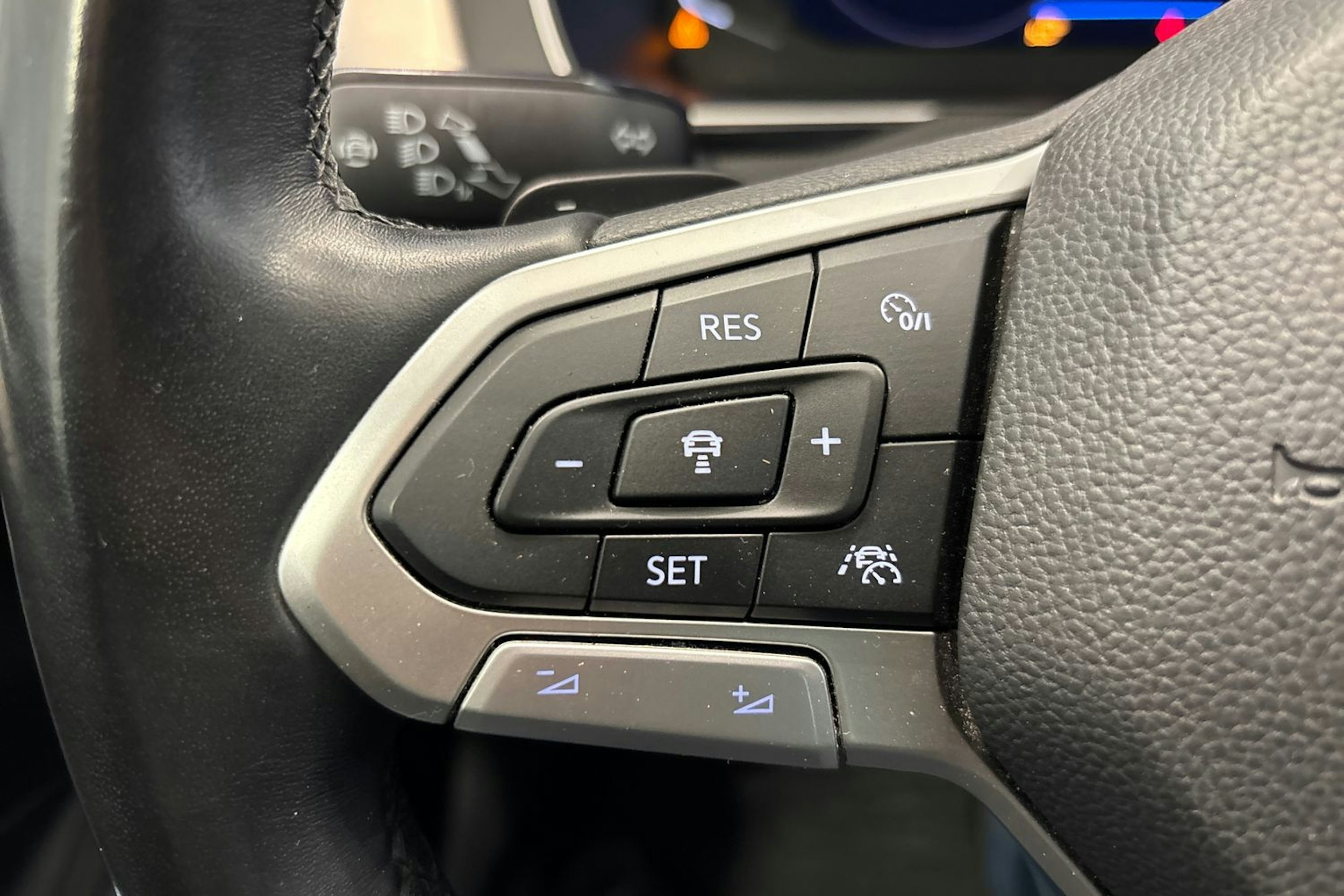 sininen Volkswagen Passat 2020 kuva 19.