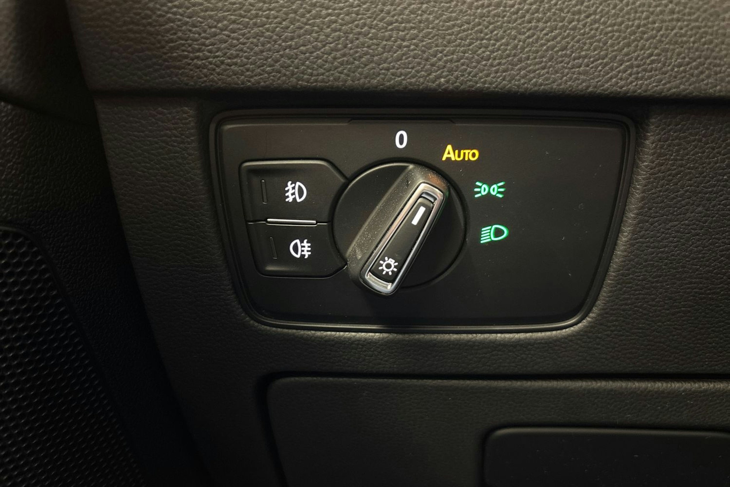 sininen Volkswagen Passat 2020 kuva 21.