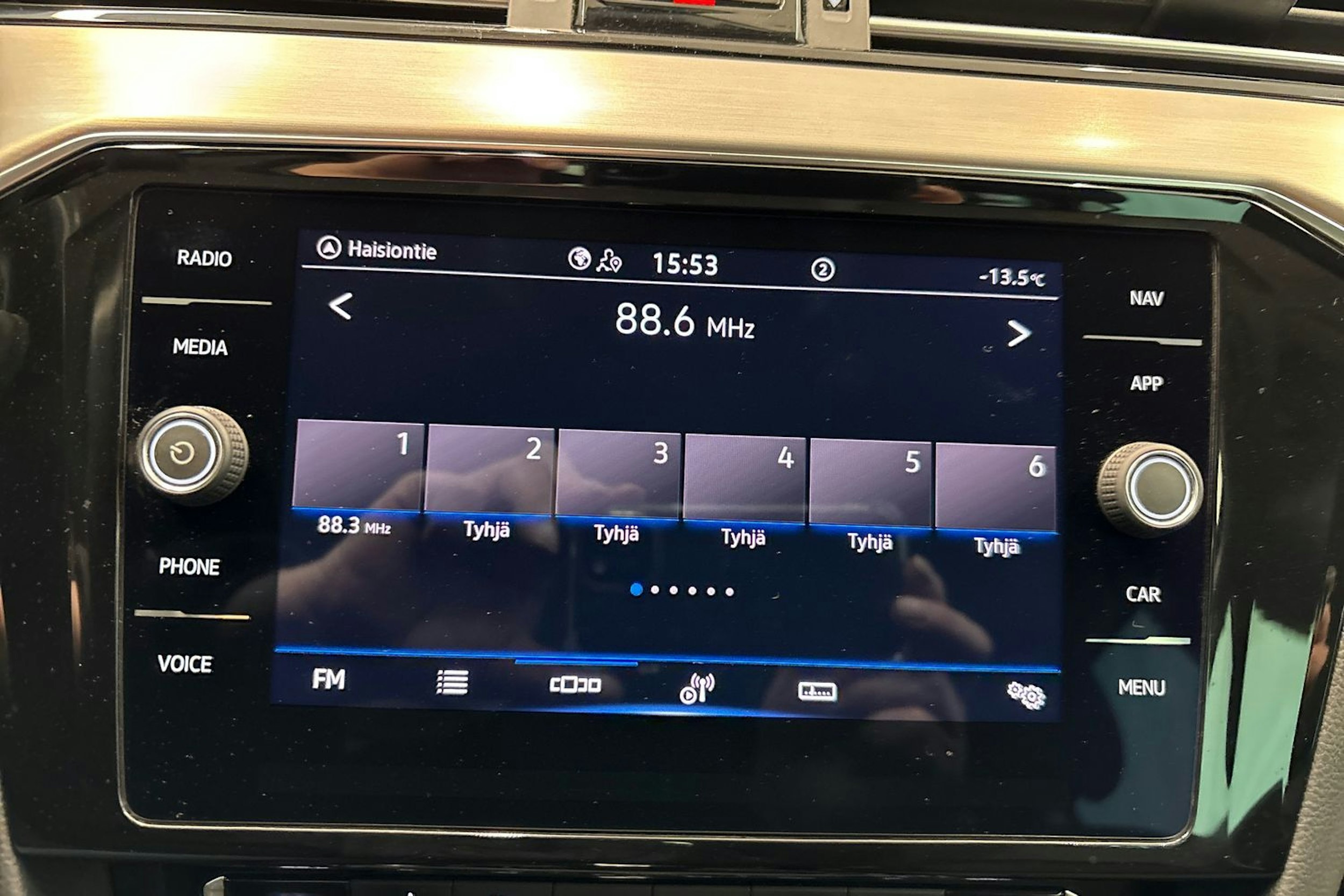 sininen Volkswagen Passat 2020 kuva 22.