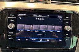 sininen Volkswagen Passat 2020 kuva 22.