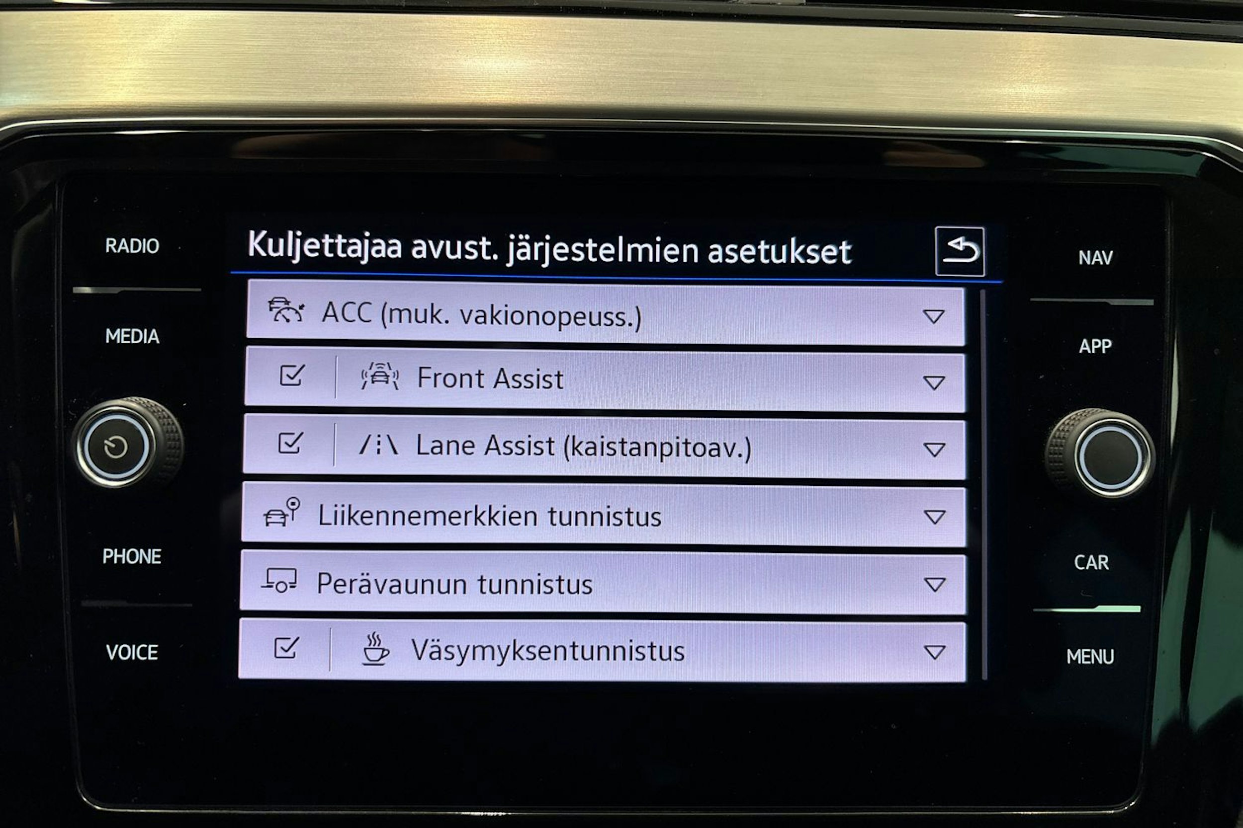 sininen Volkswagen Passat 2020 kuva 27.