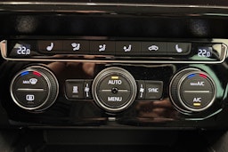 sininen Volkswagen Passat 2020 kuva 29.