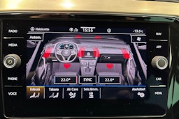 sininen Volkswagen Passat 2020 kuva 30.