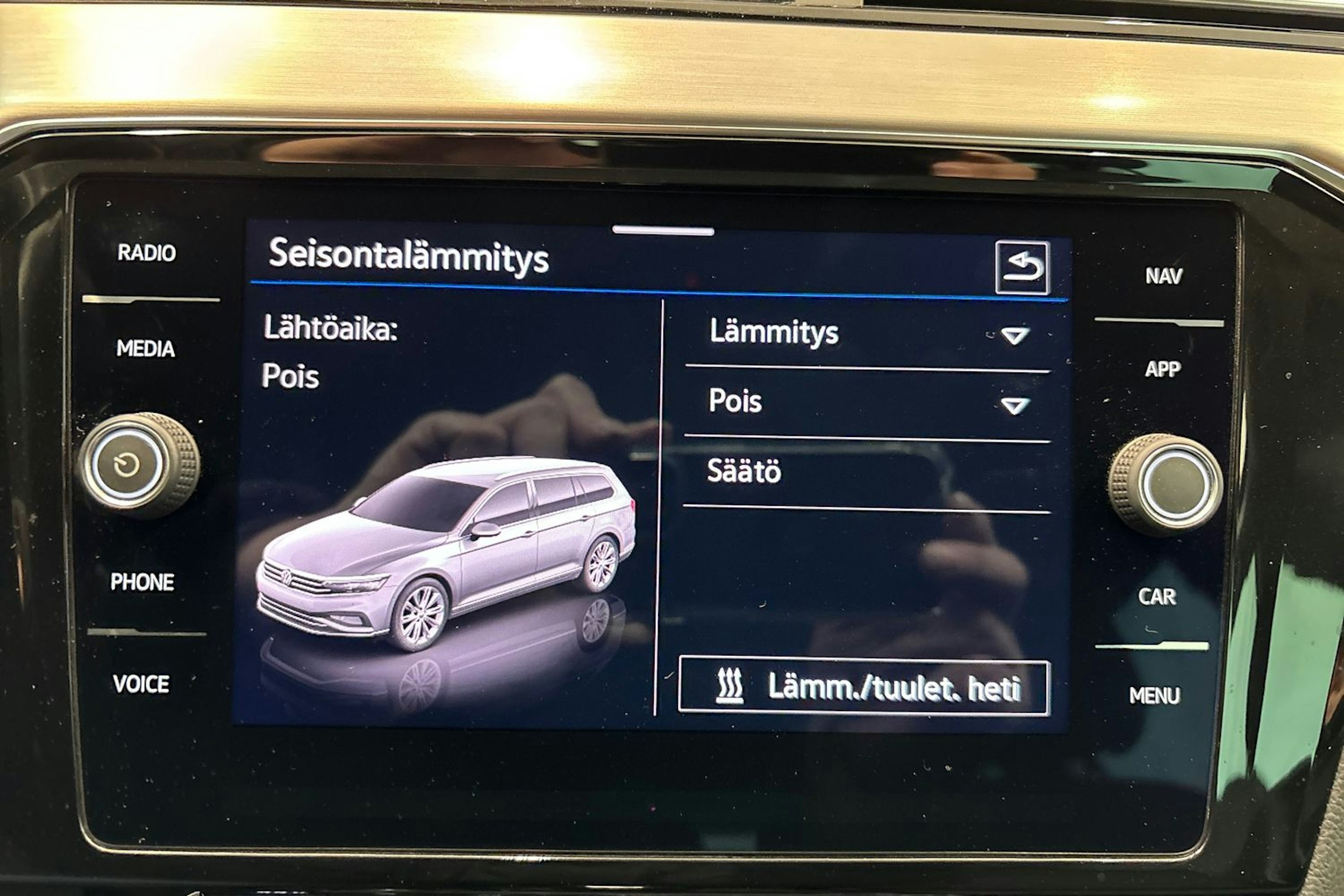 sininen Volkswagen Passat 2020 kuva 31.