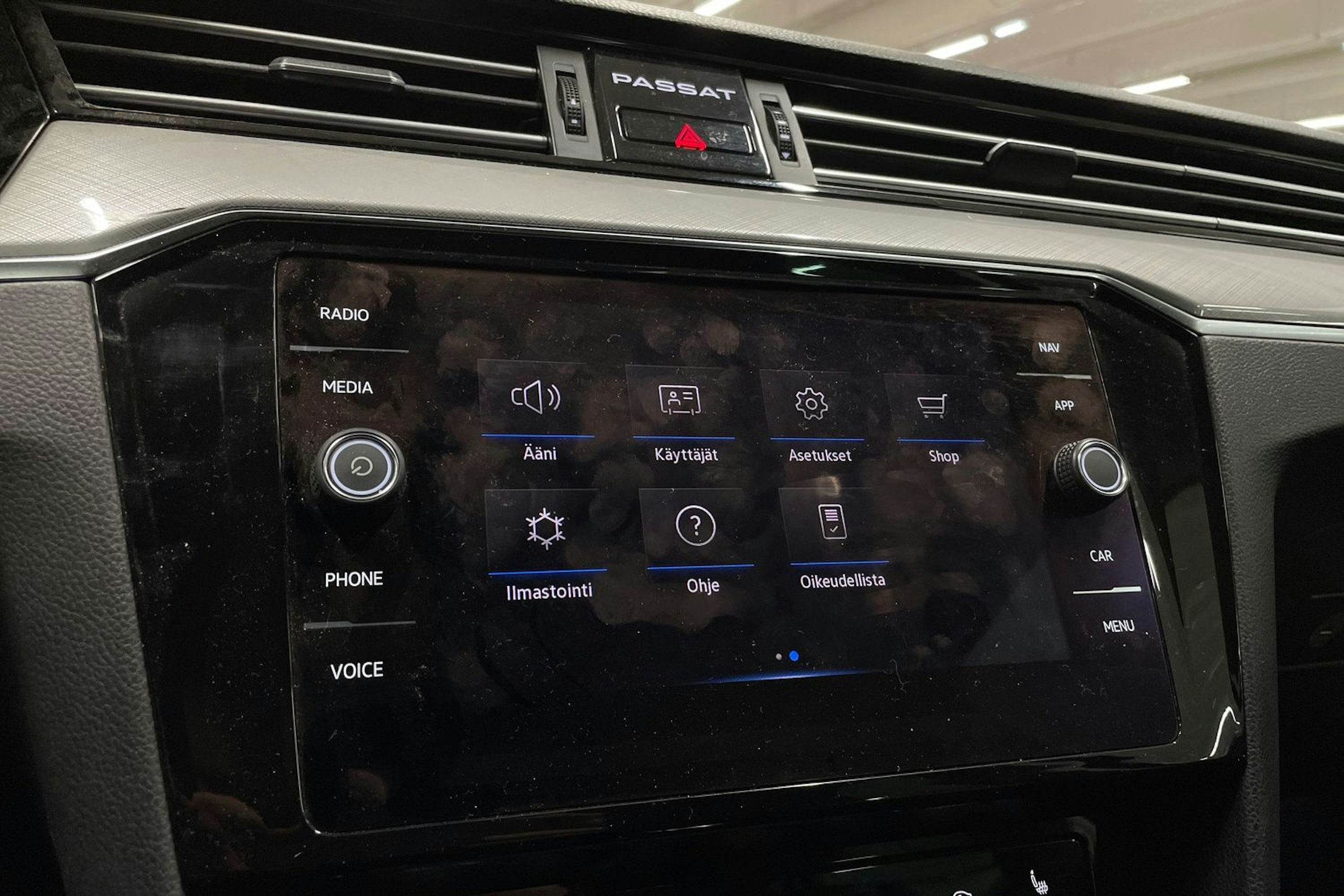 harmaa Volkswagen Passat 2020 kuva 16.