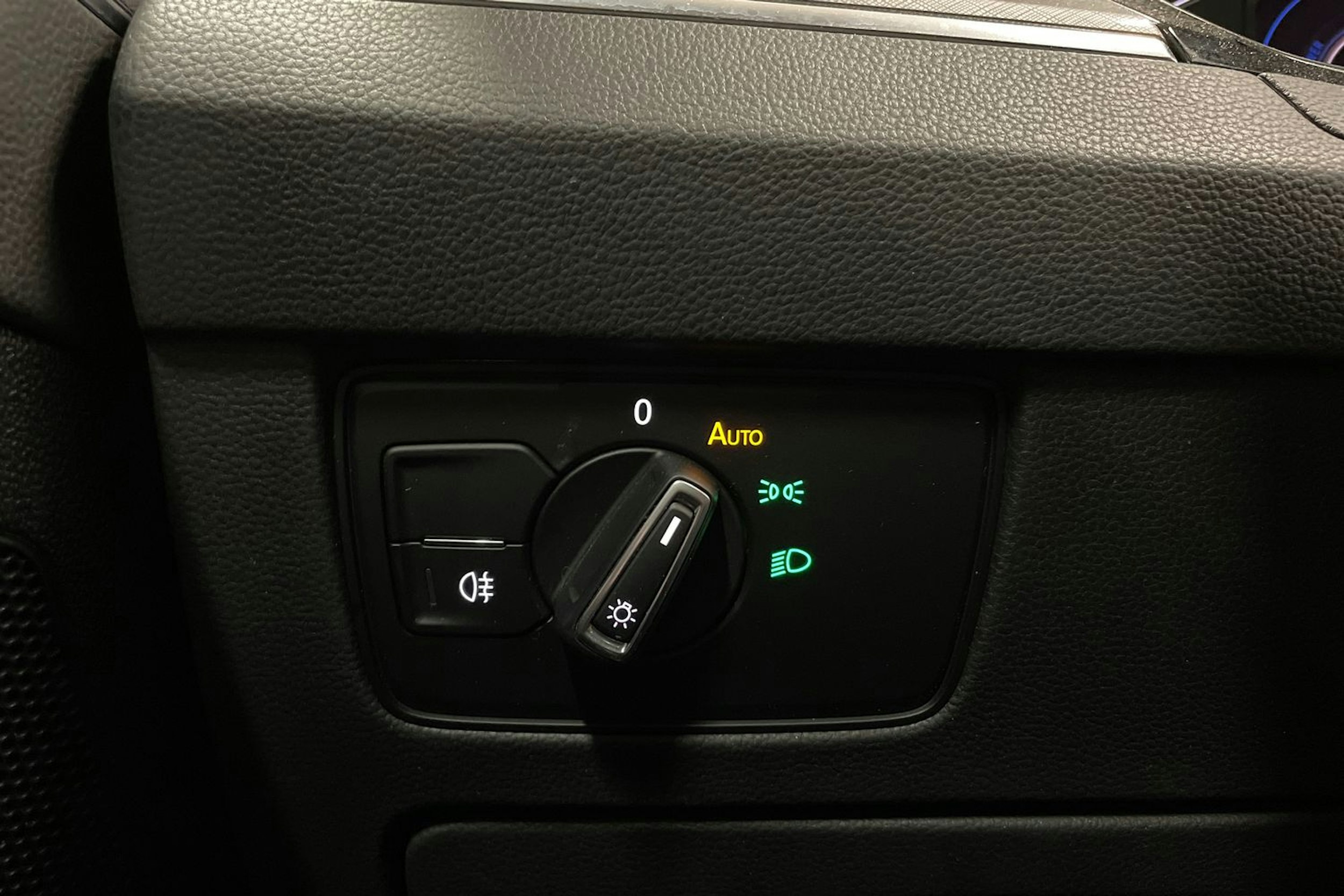 harmaa Volkswagen Passat 2020 kuva 22.