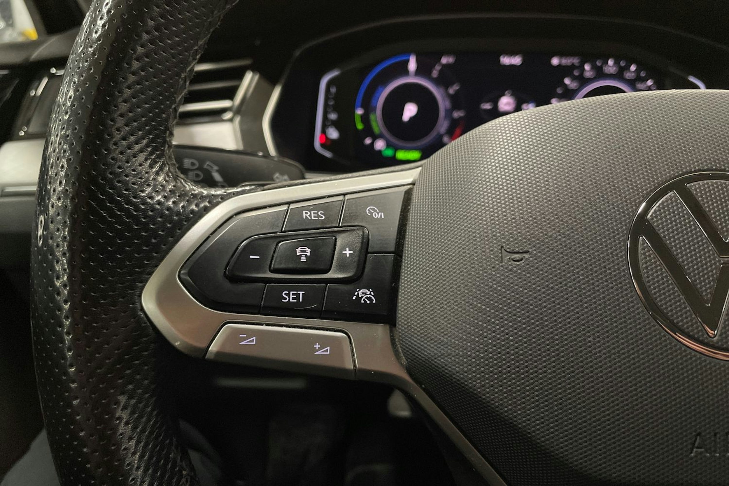 harmaa Volkswagen Passat 2020 kuva 23.