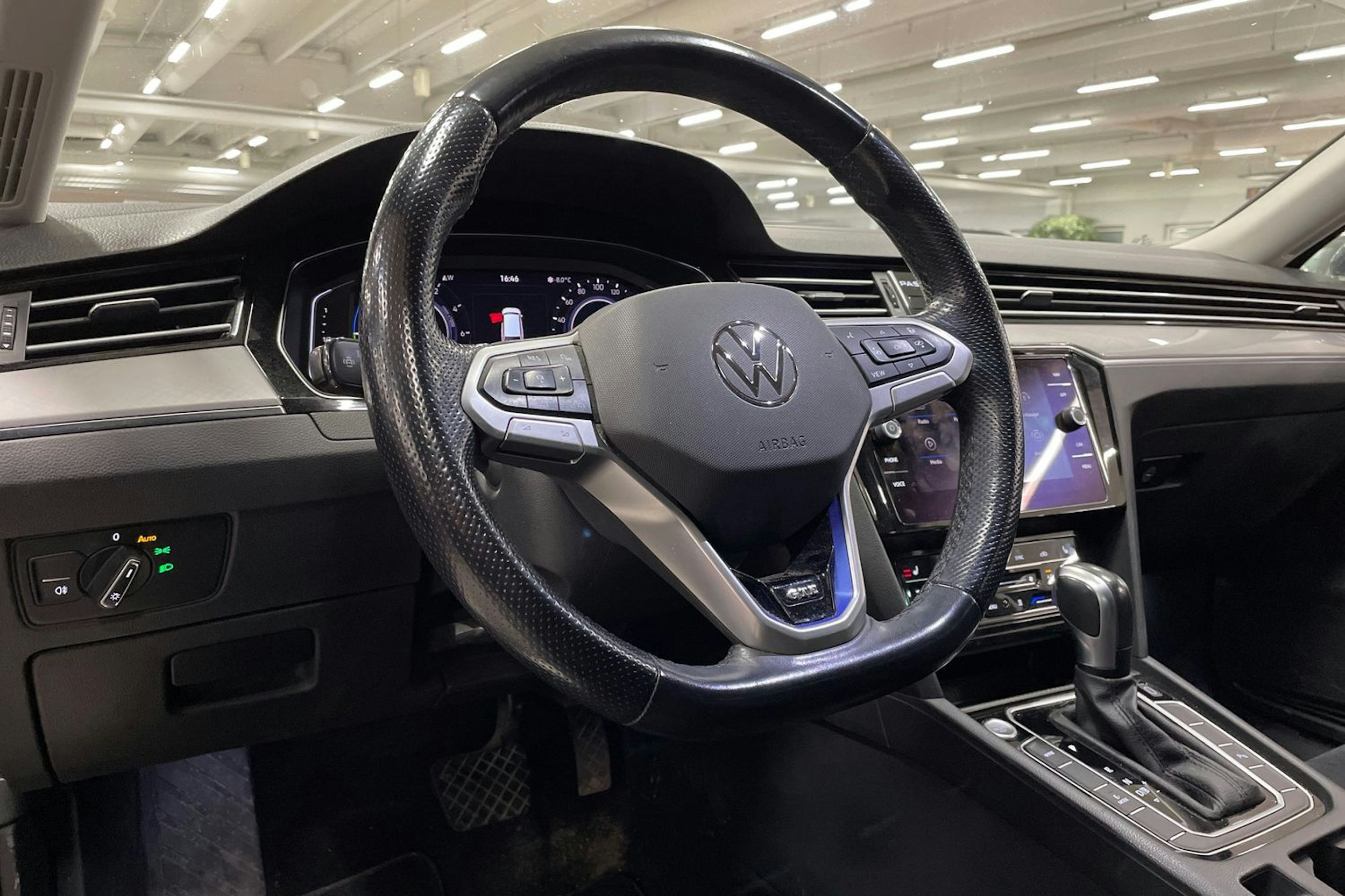 harmaa Volkswagen Passat 2020 kuva 26.