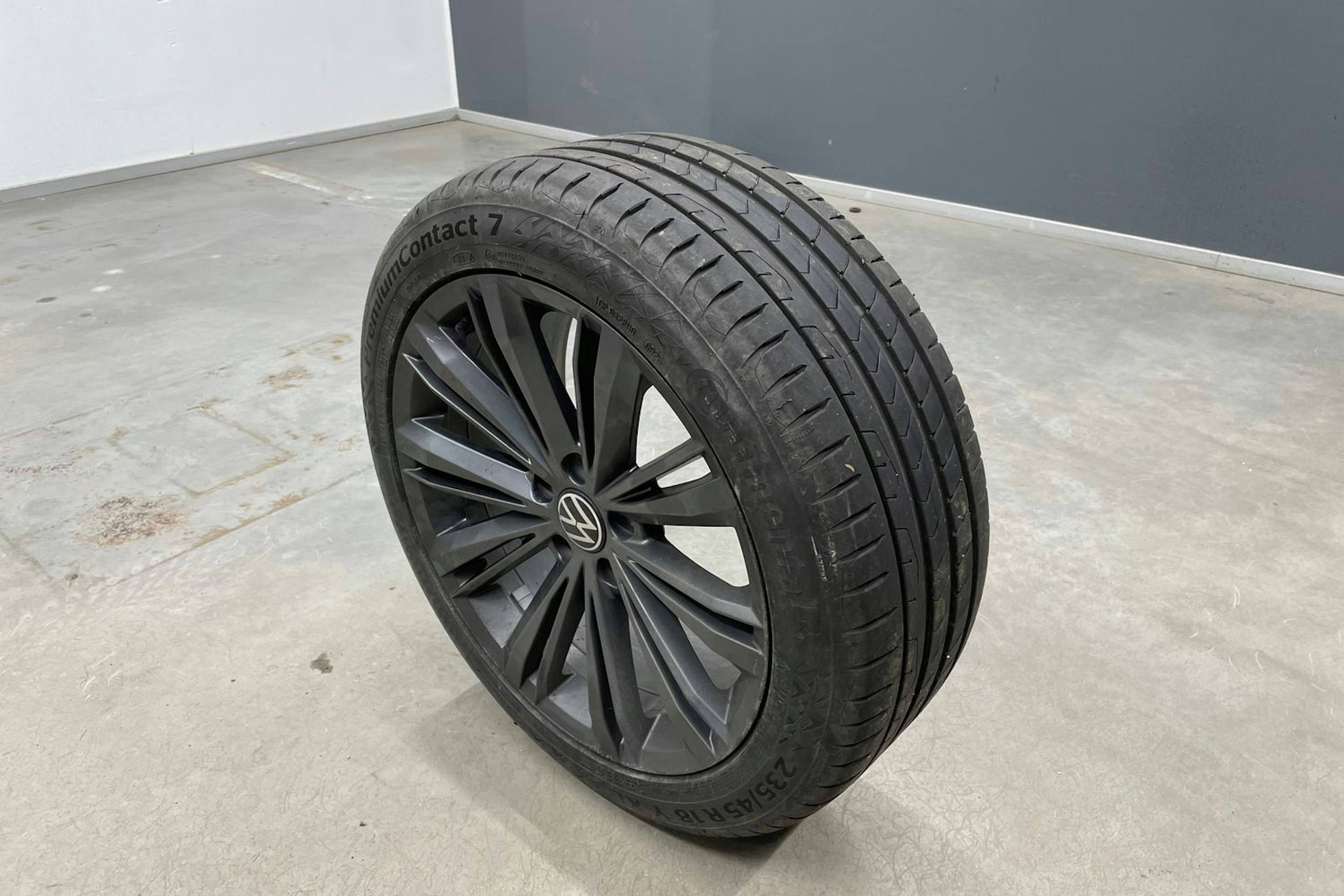 harmaa Volkswagen Passat 2020 kuva 31.