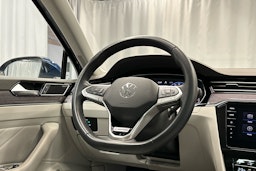 sininen Volkswagen Passat 2021 kuva 9.