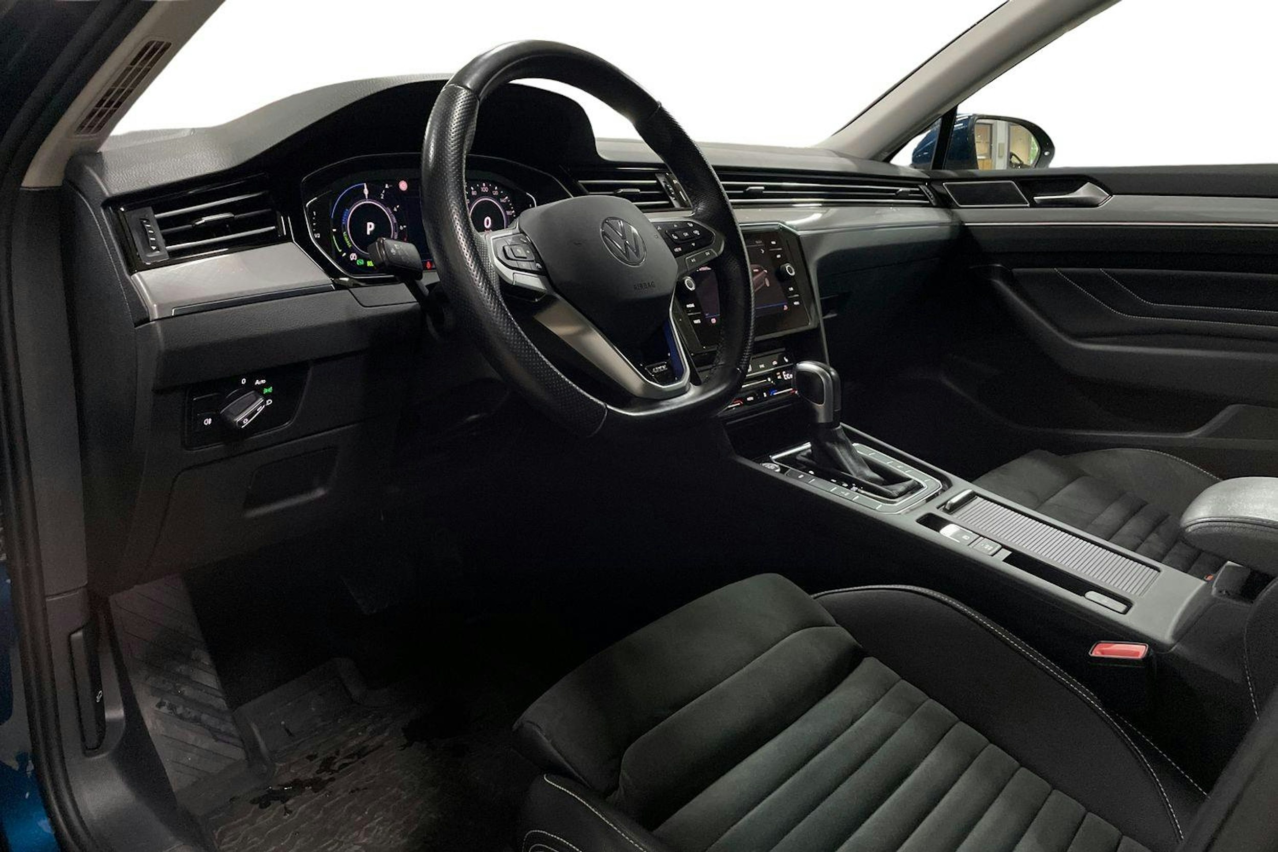 sininen Volkswagen Passat 2021 kuva 7.