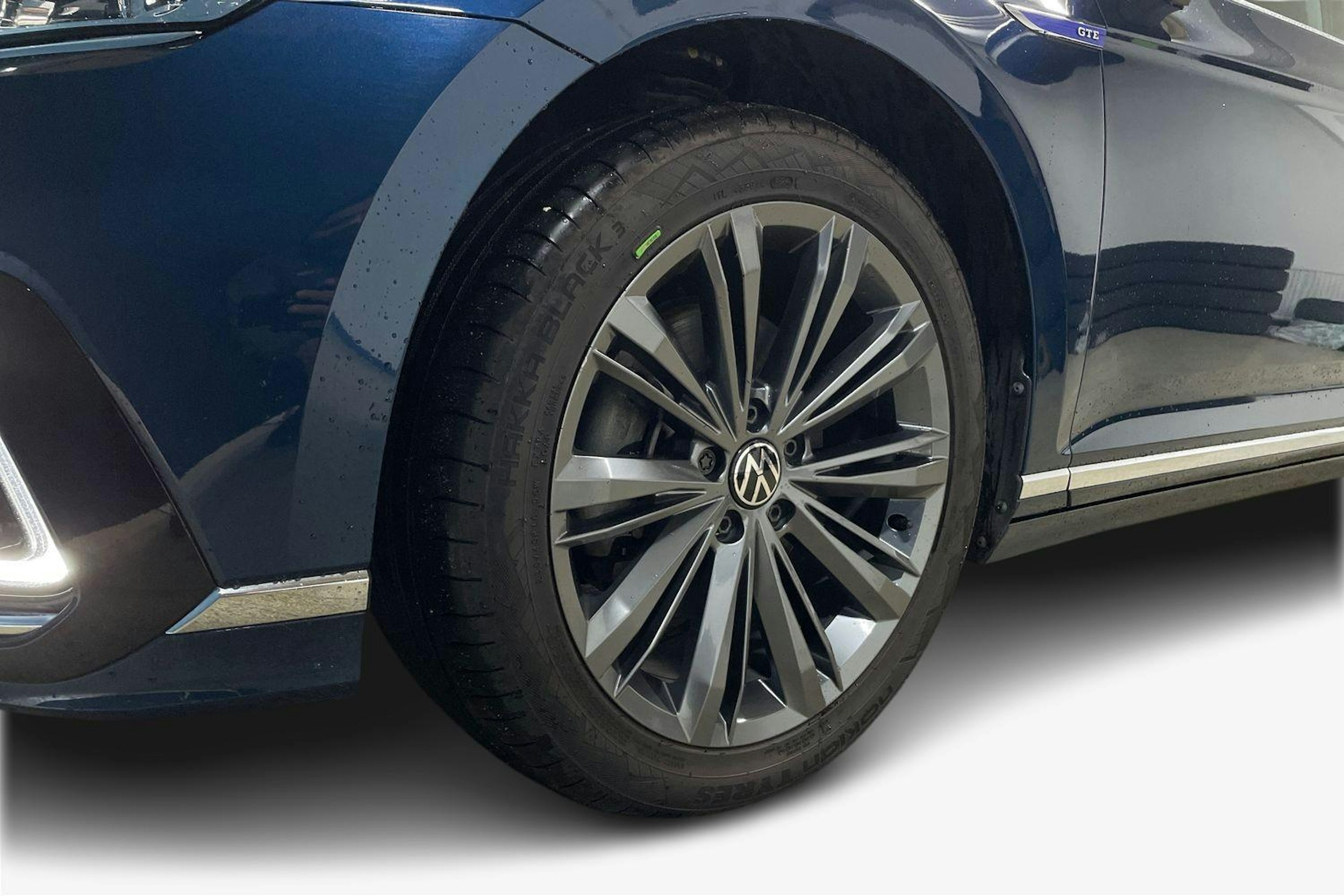 sininen Volkswagen Passat 2021 kuva 10.