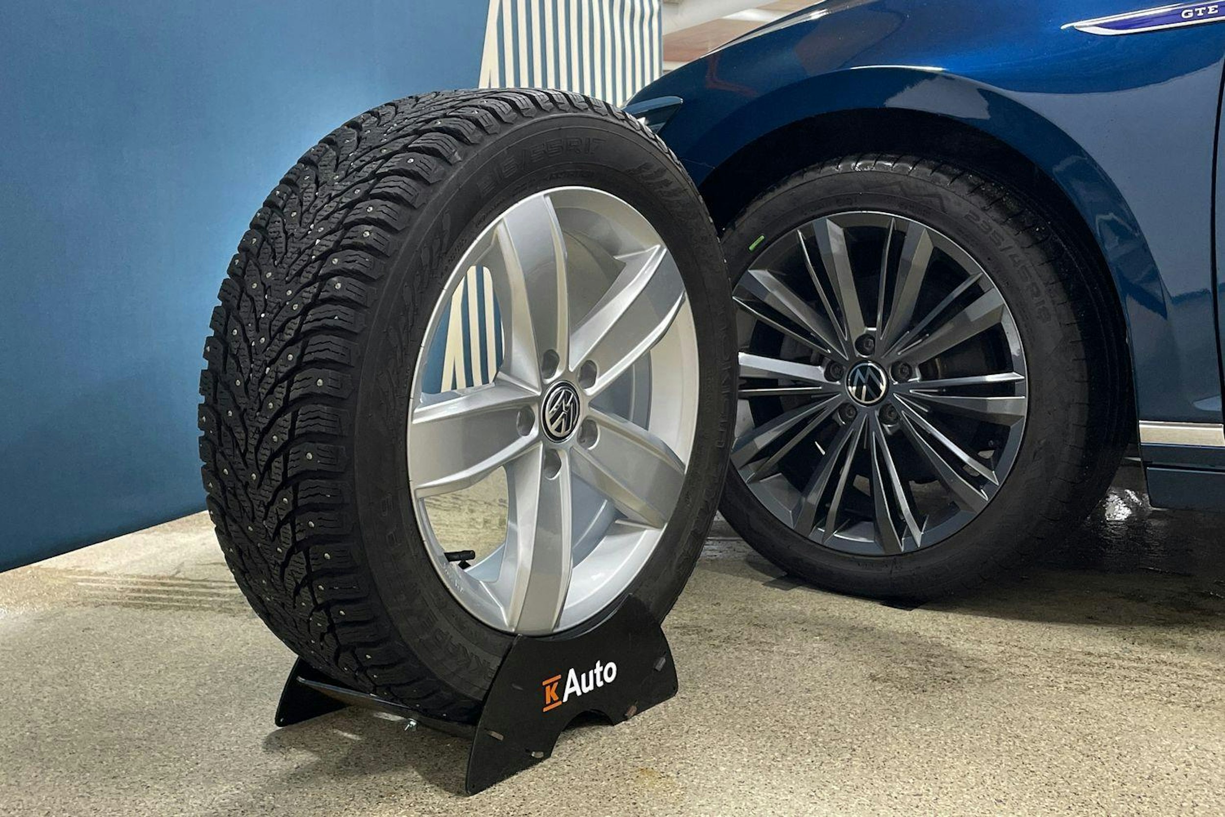 sininen Volkswagen Passat 2021 kuva 11.