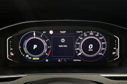 sininen Volkswagen Passat 2021 kuva 14.