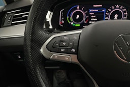 sininen Volkswagen Passat 2021 kuva 16.