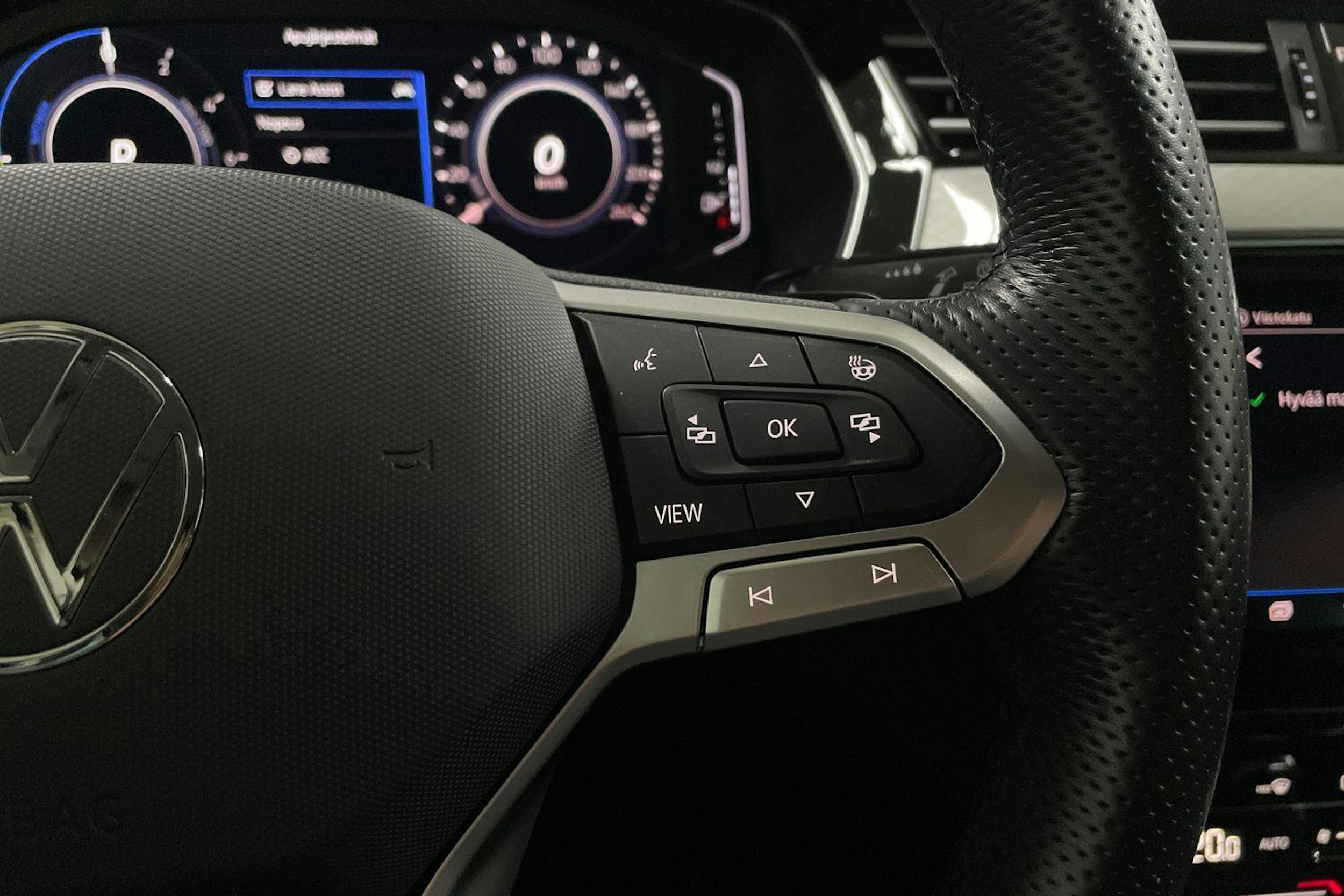 sininen Volkswagen Passat 2021 kuva 17.