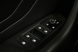 sininen Volkswagen Passat 2021 kuva 18.