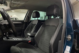 sininen Volkswagen Passat 2021 kuva 19.