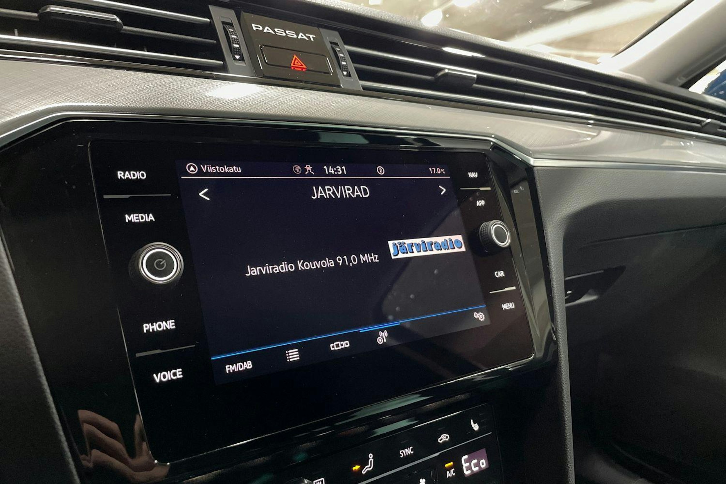 sininen Volkswagen Passat 2021 kuva 24.