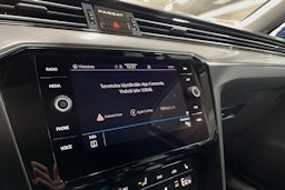 sininen Volkswagen Passat 2021 kuva 25.