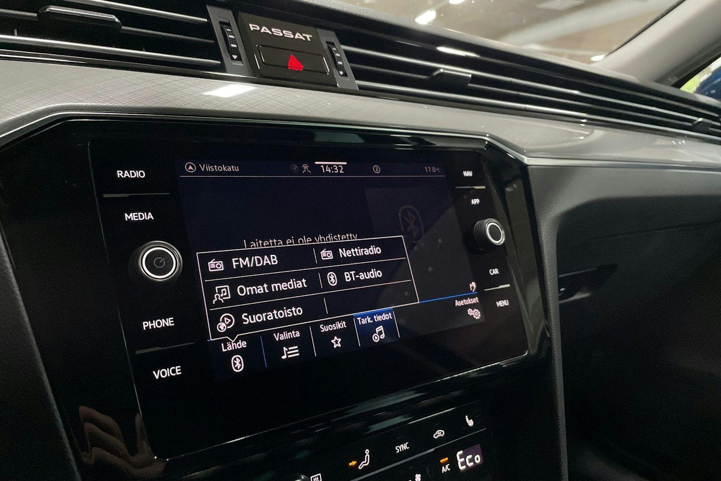 sininen Volkswagen Passat 2021 kuva 26.