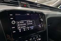 sininen Volkswagen Passat 2021 kuva 26.