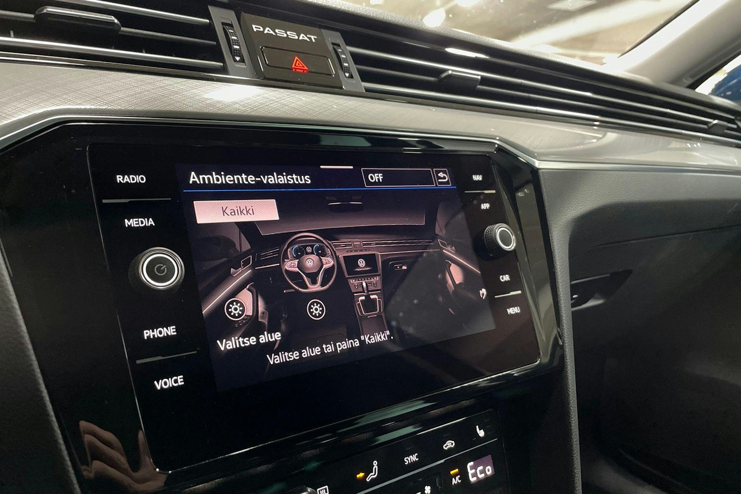 sininen Volkswagen Passat 2021 kuva 27.