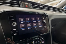 sininen Volkswagen Passat 2021 kuva 29.