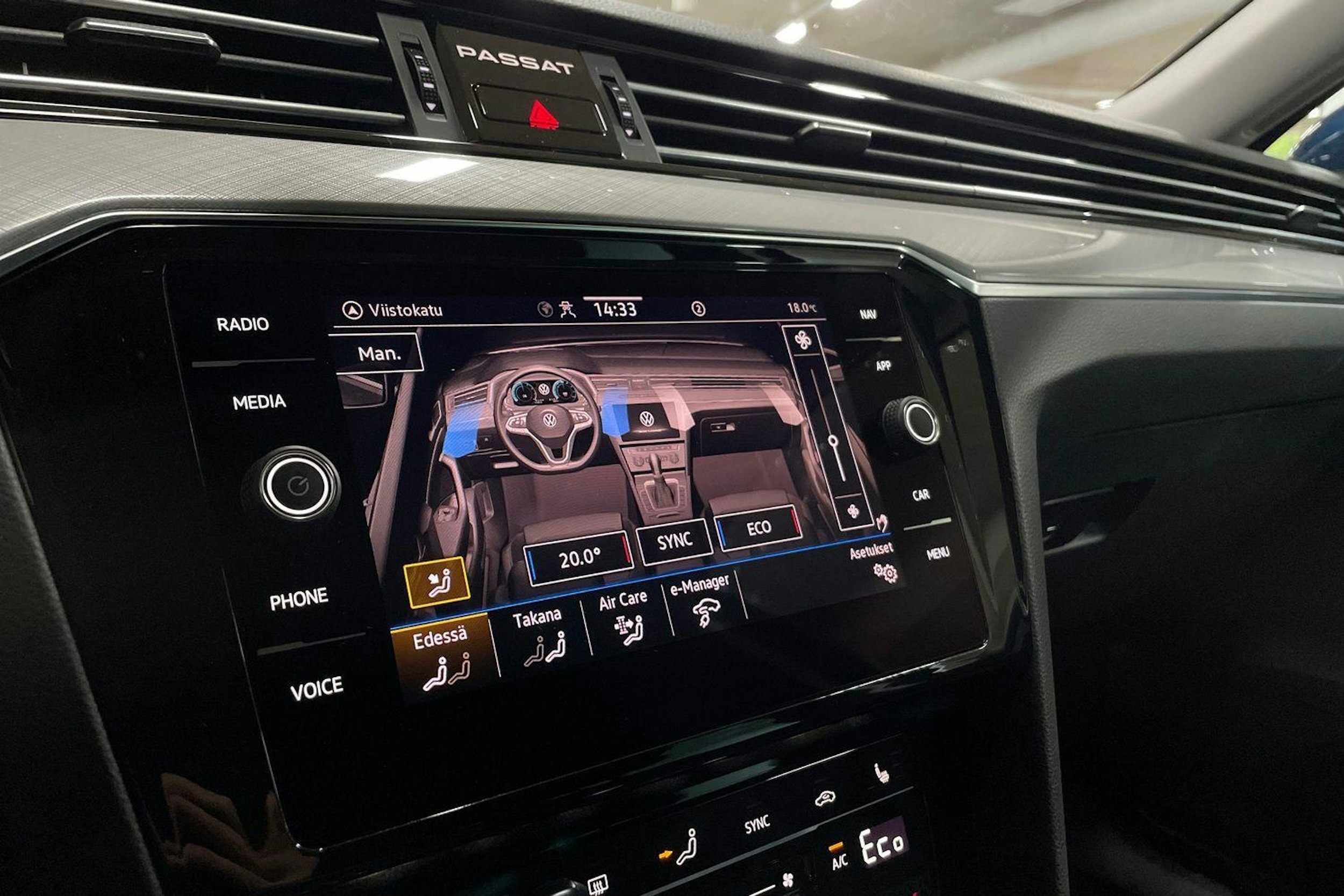sininen Volkswagen Passat 2021 kuva 32.