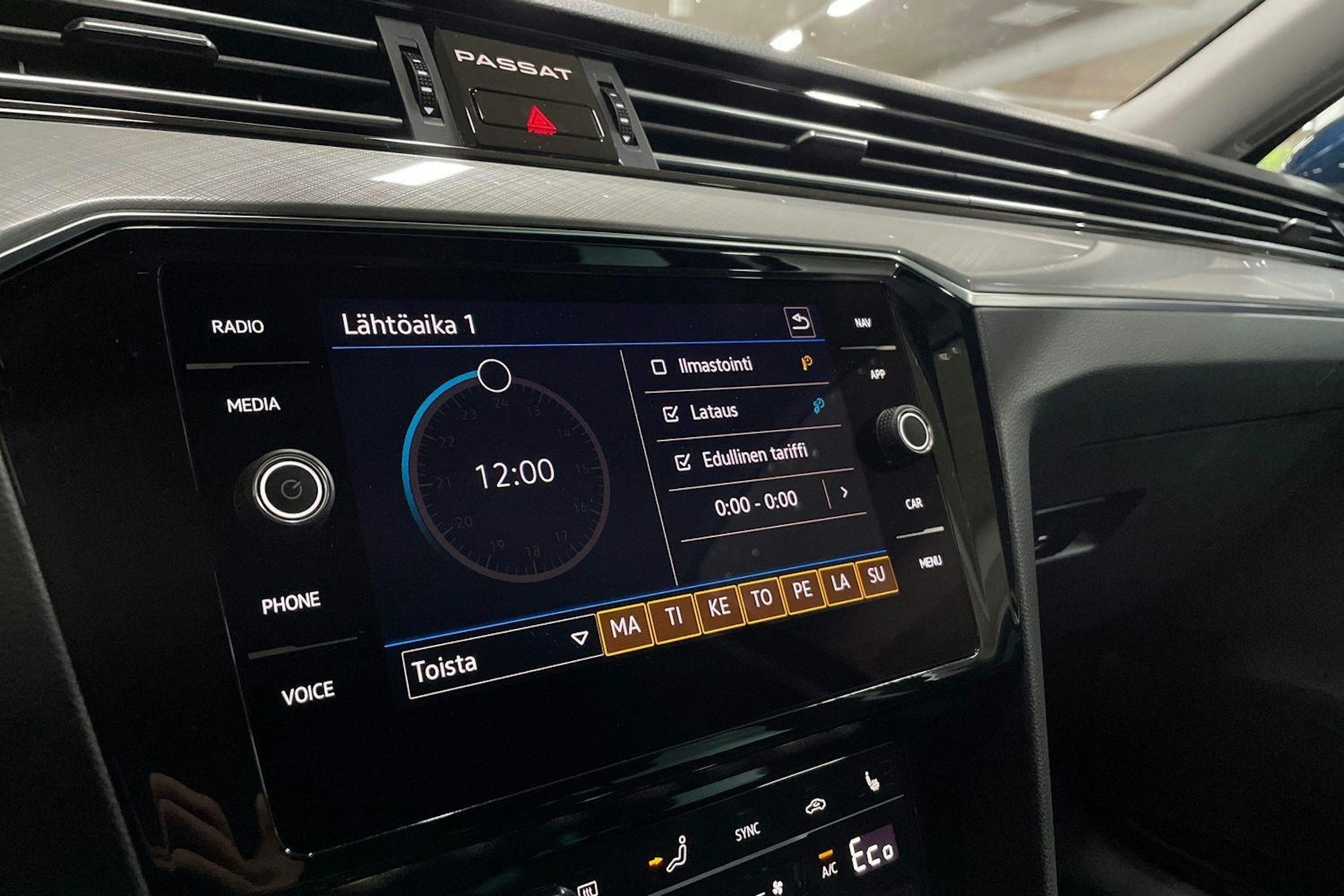 sininen Volkswagen Passat 2021 kuva 34.