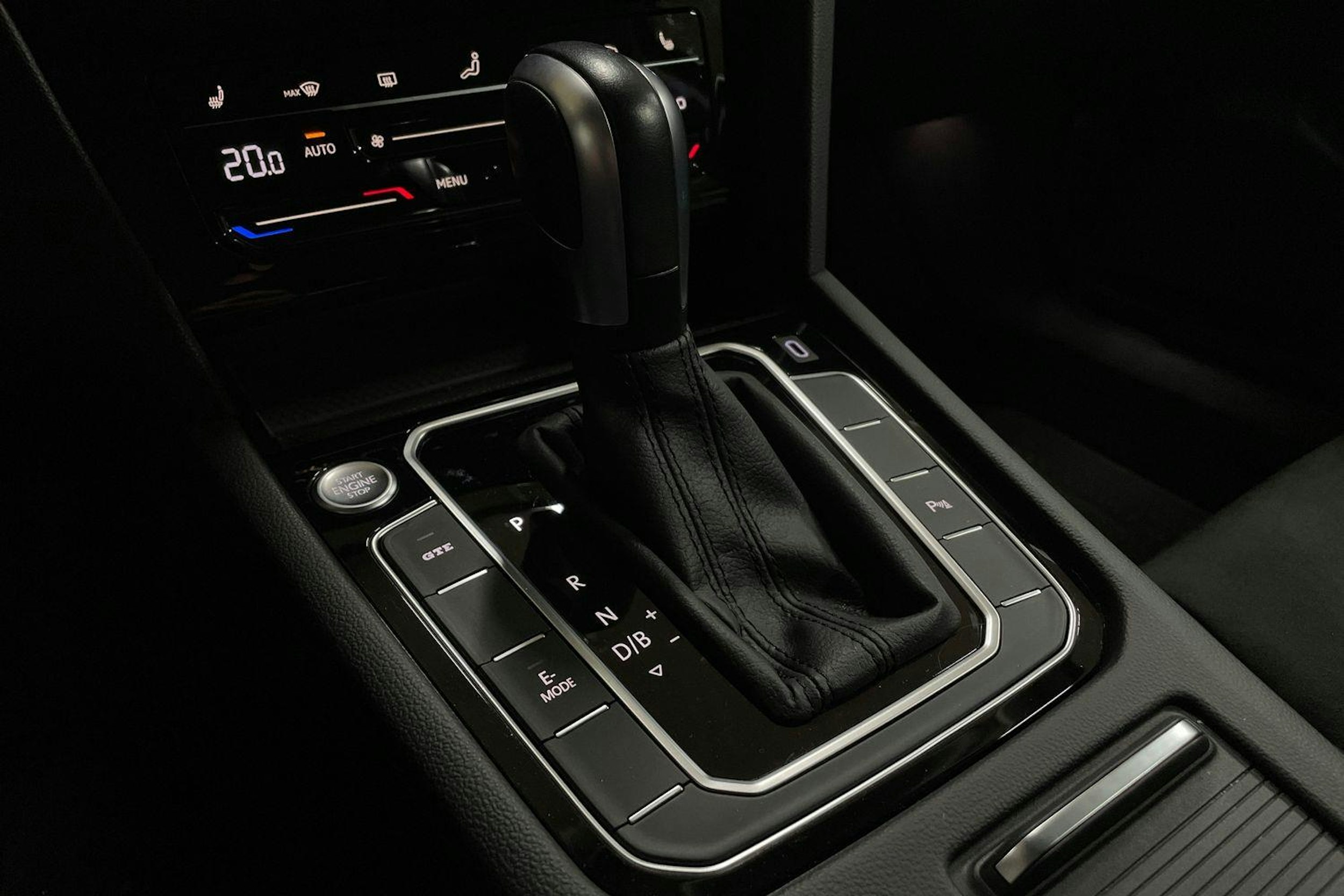 sininen Volkswagen Passat 2021 kuva 36.